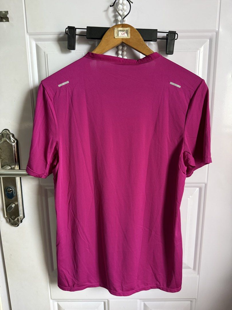NIKE Running Dri-fit (Category: Activewear) located in Las Pinas. Submitted by sellerkjb (Listing ID 1460714532, Image 3). Description: Used twice or thrice only Small Chest 90cm 19.5 inches by 26.5 inches.