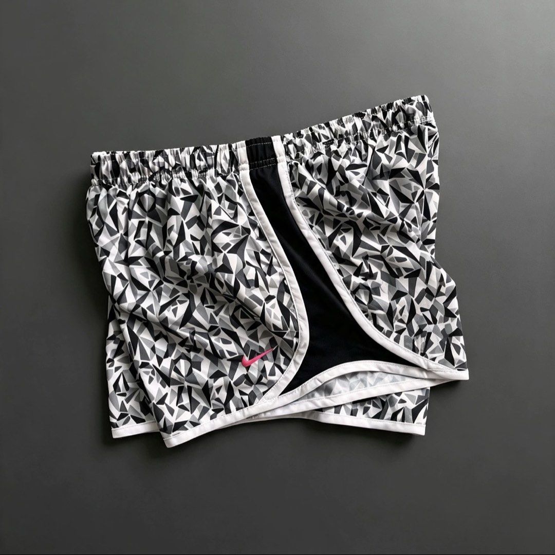 Nike running shorts (Category: Shorts) located in Manila. Submitted by lardo.599 (Listing ID 1460624286, Image 1). Description: Excellen condition No issue 10/10 color rate.