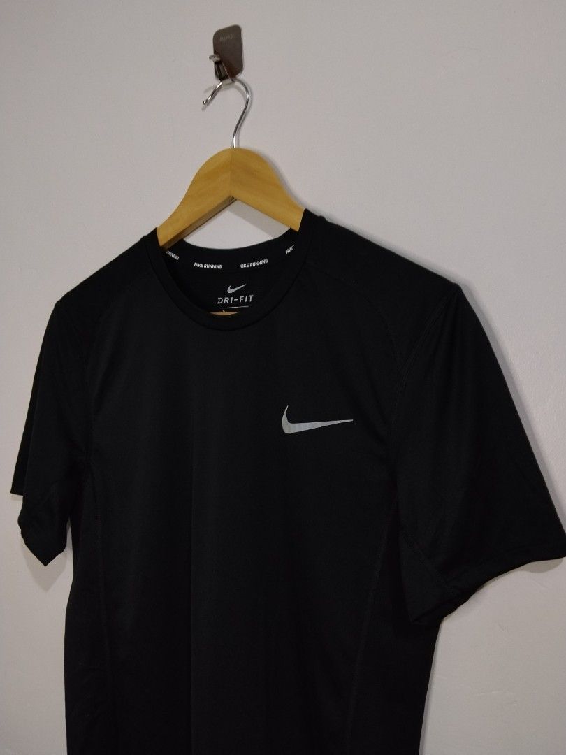 Nike Running T-shirt (Category: Tshirts & Polo Shirts ) located in Bago City. Submitted by classic_picked_up (Listing ID 1460601533, Image 2). Description: like new no Issue medium on tag 19 by 26 9.8/10 color rate.