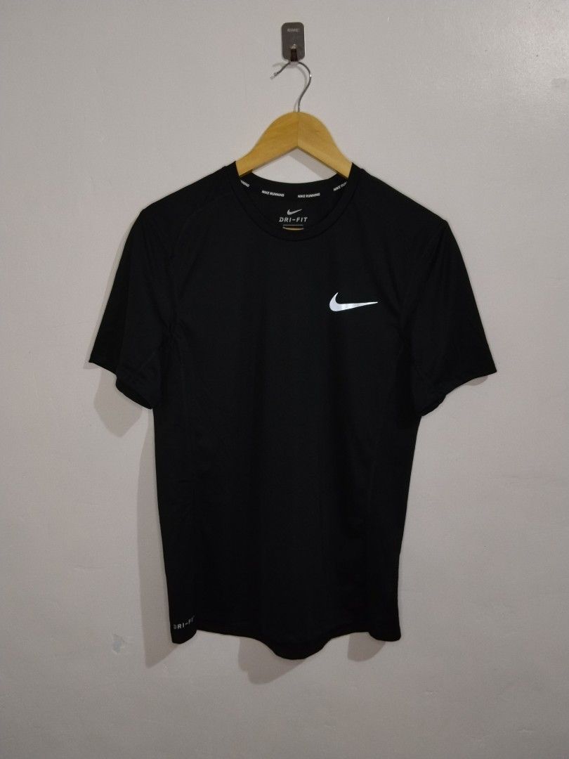 Nike Running T-shirt (Category: Tshirts & Polo Shirts ) located in Bago City. Submitted by classic_picked_up (Listing ID 1460601533, Image 1). Description: like new no Issue medium on tag 19 by 26 9.8/10 color rate.