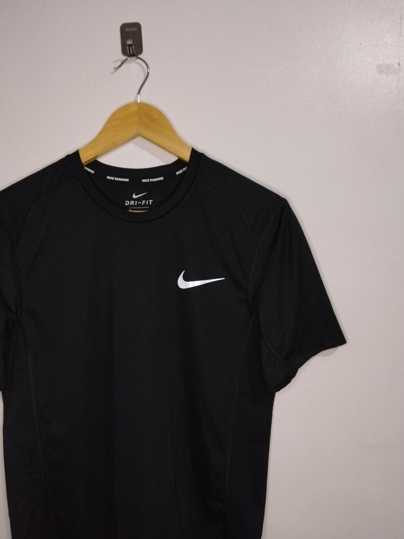 Nike Running T-shirt (Category: Tshirts & Polo Shirts ) located in Bago City. Submitted by classic_picked_up (Listing ID 1460601533, Image 3). Description: like new no Issue medium on tag 19 by 26 9.8/10 color rate.