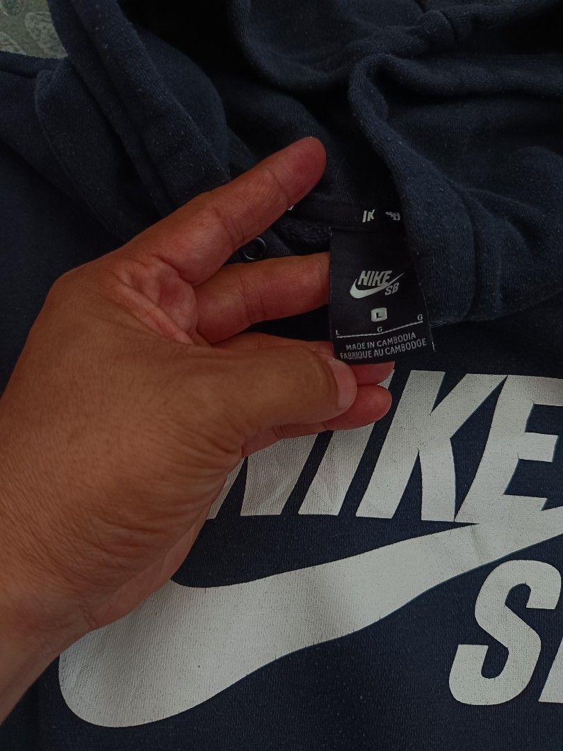 Nike SB Hoodie (Category: Hoodies) located in Bulacan. Submitted by moybilog (Listing ID 1460554756, Image 3). Description: .