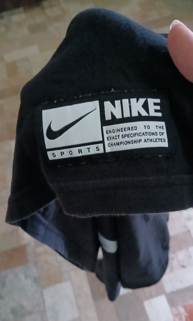 NIKE SHIRT (Category: Tshirts & Polo Shirts ) located in Manila. Submitted by snatchedstitch.ph (Listing ID 1460583558, Image 3). Description: 22 x 29 SIZE M ON PRINT MINIMAL CRACKED PRINTS (MSG FOR PHOTOS) LOCATION: TARLAC CITY.
