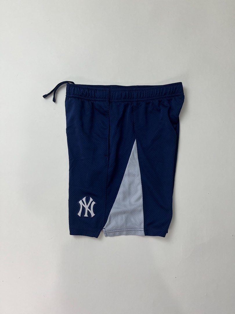 Nike Shorts (Category: Shorts) located in Makati City. Submitted by ufcknwthbst (Listing ID 1460552908, Image 2). Description: 26-32 waist 16 inch length 9.5/10 condition No issue.