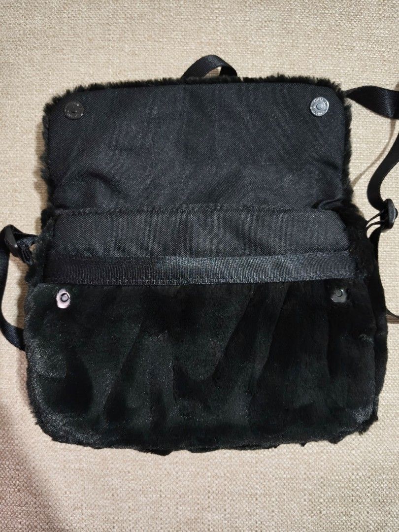 Nike sling bag (Category: Cross-body Bags) located in Manila. Submitted by justinpaul24 (Listing ID 1460512170, Image 3). Description: fur bag black small to semi medium size. no damage no issue.