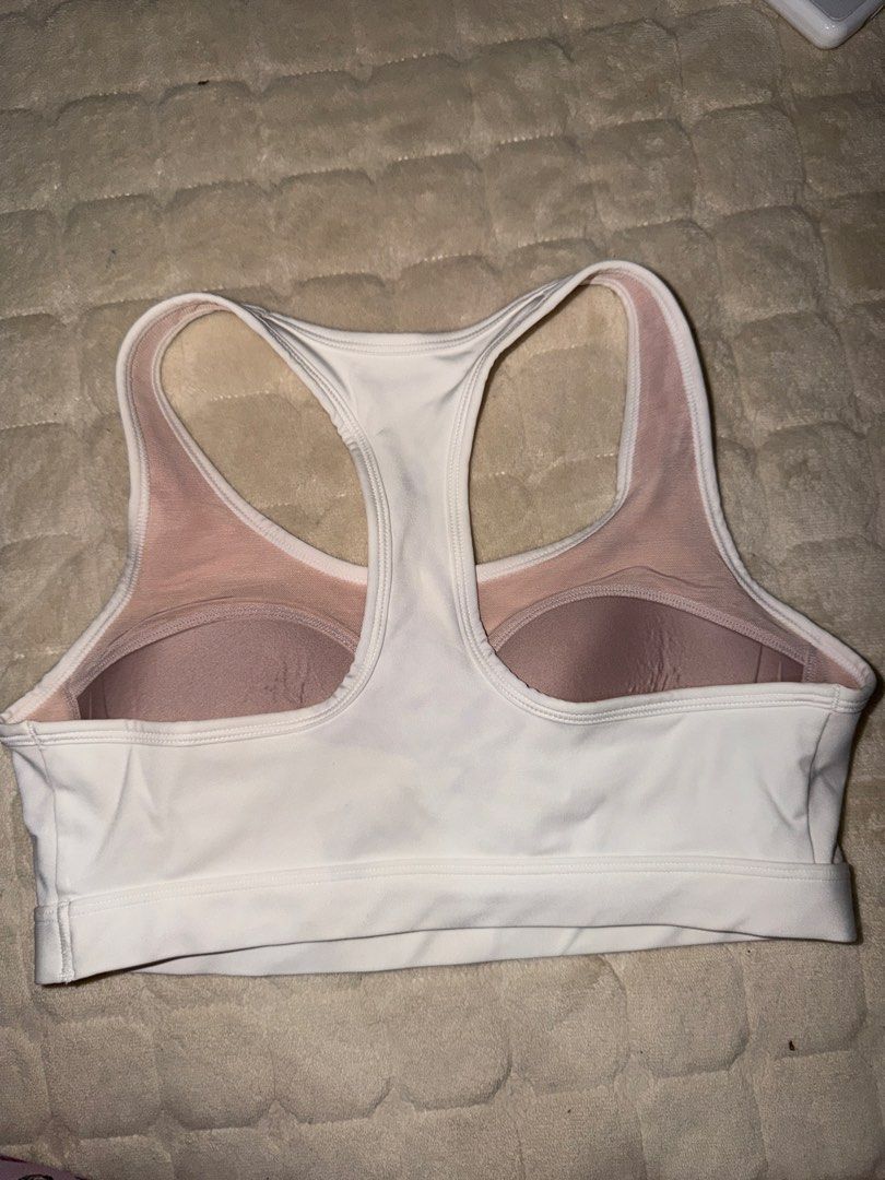 Nike Sport bra Med (Category: Activewear) located in Cabuyao City. Submitted by _pinkvv2000 (Listing ID 1460647986, Image 2). Description: Mabago pa tela may color transfer lang sa likod .