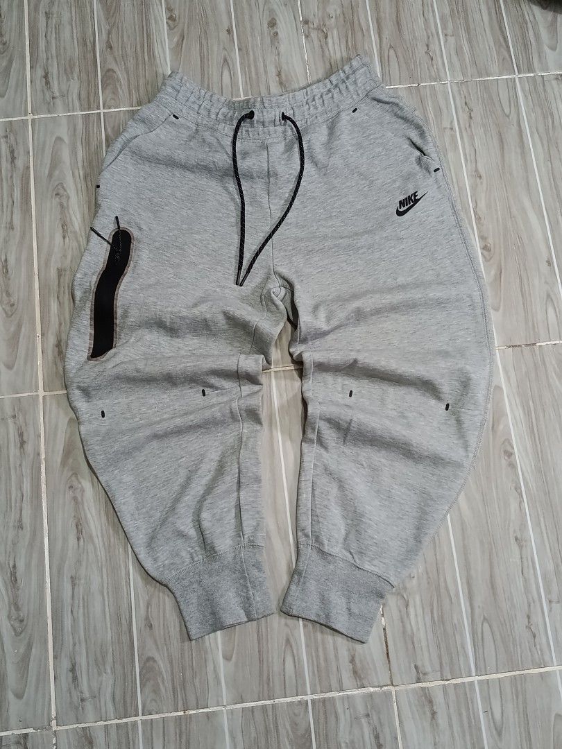 NIKE TECH FLEECE JOGGER PANTS (freeshipping) (Category: Other Bottoms) located in Quezon City. Submitted by gyl-stop (Listing ID 1460575361, Image 1). Description: free shipping 28-32 x 35 excellent condi cr: 9.8/10 issue: none.