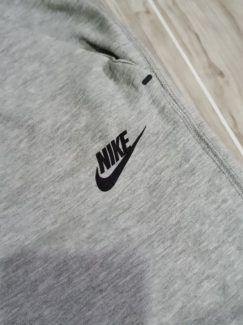 NIKE TECH FLEECE JOGGER PANTS (freeshipping) (Category: Other Bottoms) located in Quezon City. Submitted by gyl-stop (Listing ID 1460575361, Image 3). Description: free shipping 28-32 x 35 excellent condi cr: 9.8/10 issue: none.