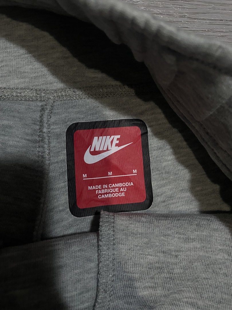 Nike tech fleece sweatpants (Category: Joggers) located in Malaybalay. Submitted by von-morgia (Listing ID 1460649452, Image 3). Description: Waist - 28/33 Length - 38 Thigh - 13 Hem - adjustable excellent condition No issues .