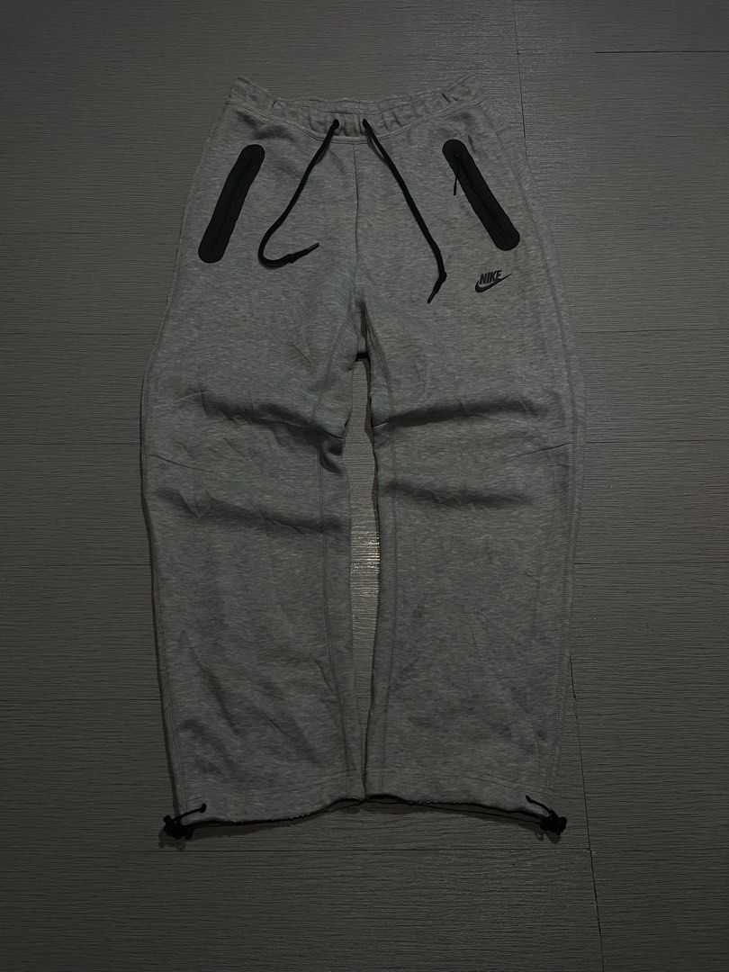 Nike tech fleece sweatpants (Category: Joggers) located in Malaybalay. Submitted by von-morgia (Listing ID 1460649452, Image 2). Description: Waist - 28/33 Length - 38 Thigh - 13 Hem - adjustable excellent condition No issues .