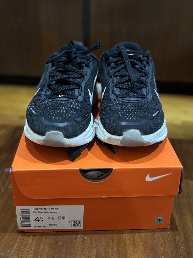 Nike Vomero 18 rubber shoes (Category: Babies & Kids Fashion) located in Pasig City. Submitted by modernbazaar (Listing ID 1460584457, Image 1). Description: Nike Vomero 18 (GS) Black/Summit White 4.5Y 36.5 cm Original price Php6,495.