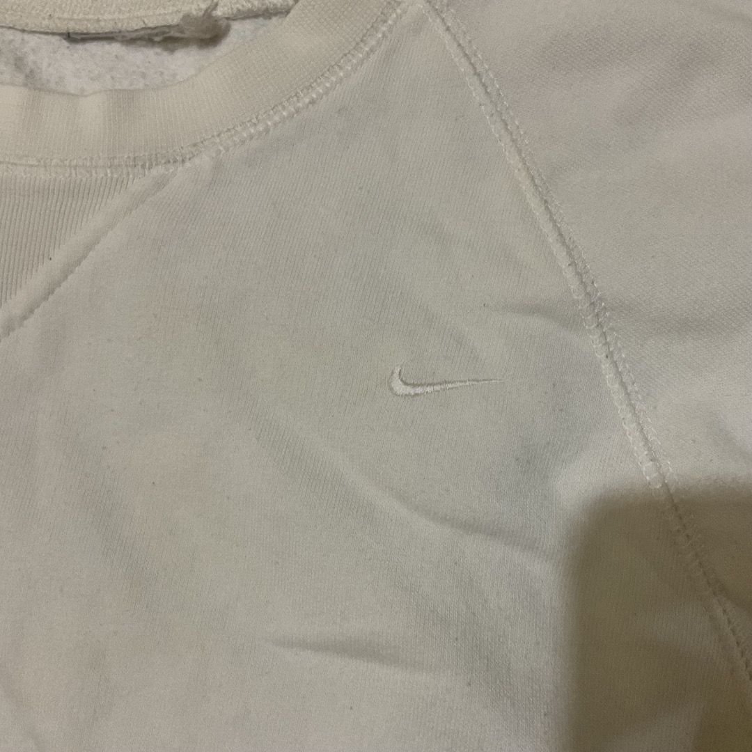 Nike White Crewneck Sweatshirt (Category: Coats, Jackets and Outerwear) located in Caloocan City. Submitted by imperialjc80502 (Listing ID 1460713436, Image 2). Description: rfs: decluttering.