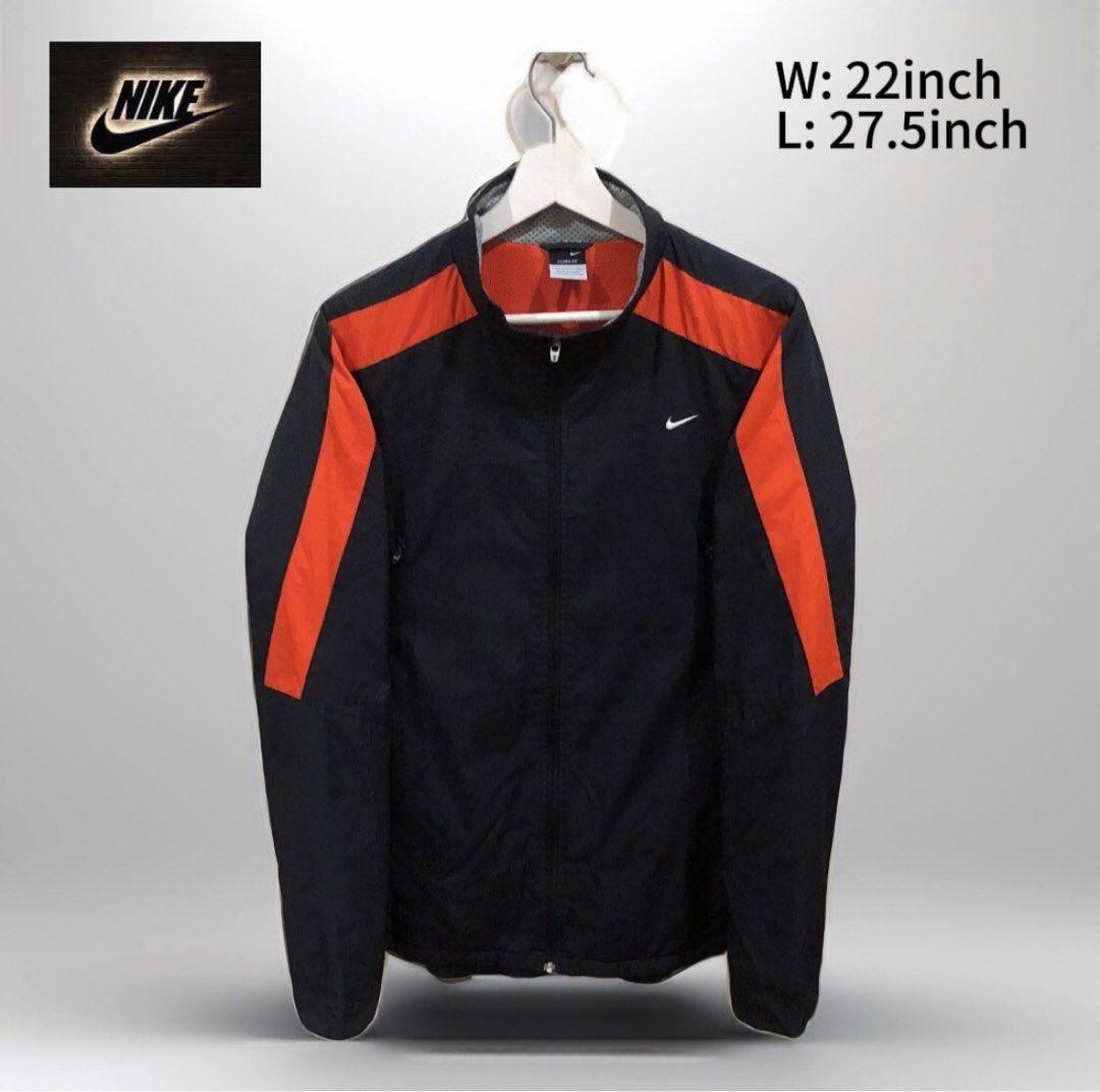Nike Windbreaker (Category: Coats, Jackets and Outerwear) located in Oas. Submitted by alithrifthunter (Listing ID 1460596219, Image 1). Description: .