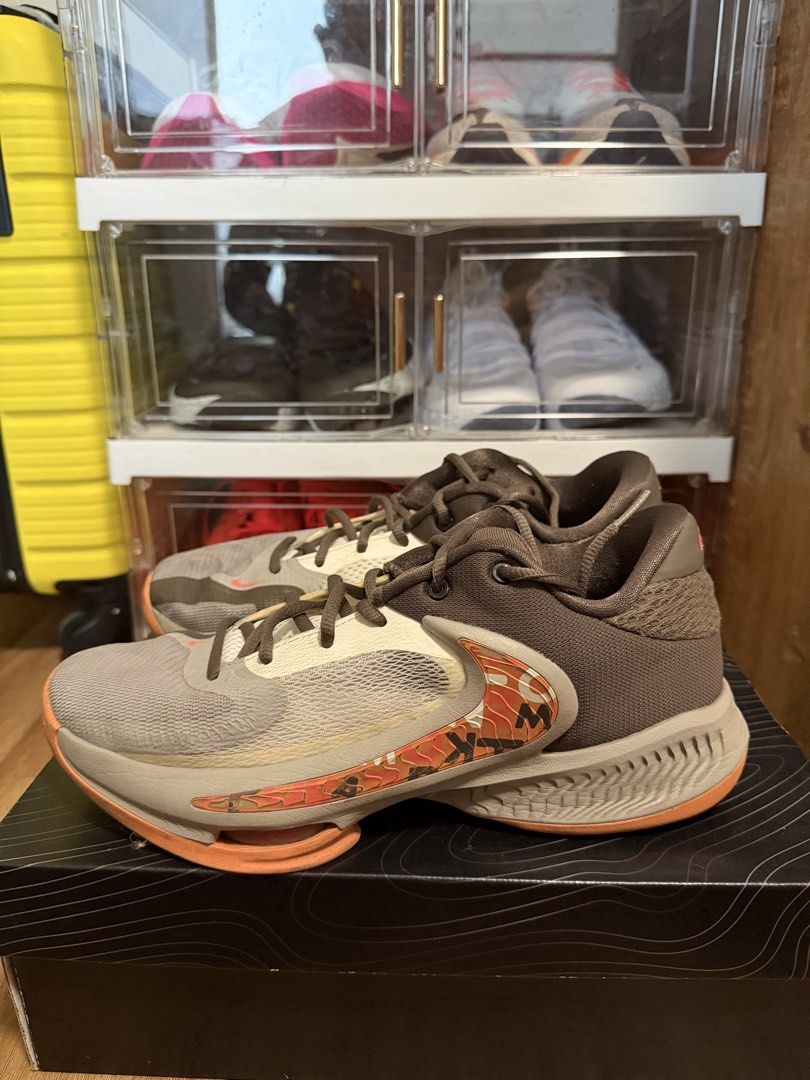 Nike Zoom Freak 4 (Category: Sneakers) located in Quezon City. Submitted by callmeo (Listing ID 1460511641, Image 3). Description: Zoome Freak4 🖤💛 🇺🇸 US 9 🏀 Basketball / Court 🔥 Great for Games / Training / Performance 🏃 Usage: more than 10x 💰 ₱1000 📌 CONDITION All shoes are used but well taken care of. Please refer to the photos for the actual condition. Reason for selling: Decluttering 📦 Shipping available 📍 Location: Proj. 4/Cubao �