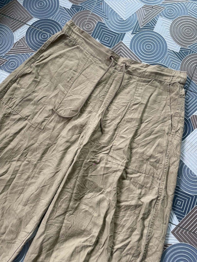 Niko and... Wide leg pants (Category: Trousers) located in Tayug. Submitted by pabilidamitngpatay (Listing ID 1460524166, Image 3). Description: Niko and... Wide leg pants 4 on tag 32-35 waist 38 length 11leg opening No issue .