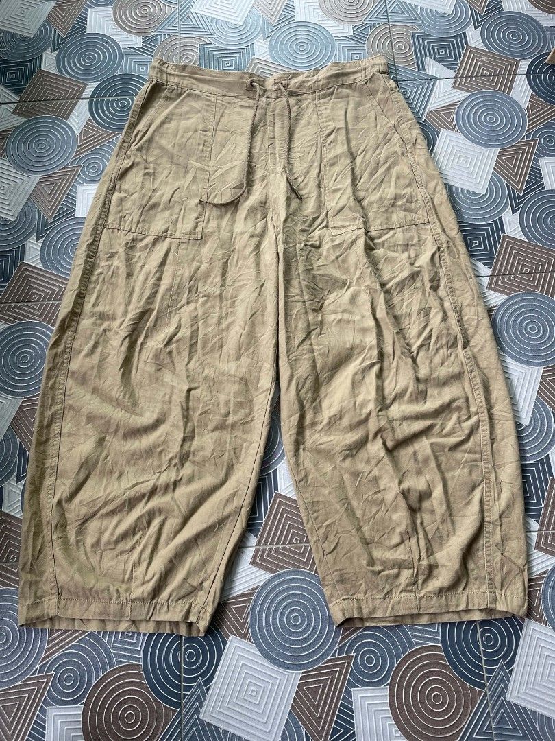 Niko and... Wide leg pants (Category: Trousers) located in Tayug. Submitted by pabilidamitngpatay (Listing ID 1460524166, Image 1). Description: Niko and... Wide leg pants 4 on tag 32-35 waist 38 length 11leg opening No issue .