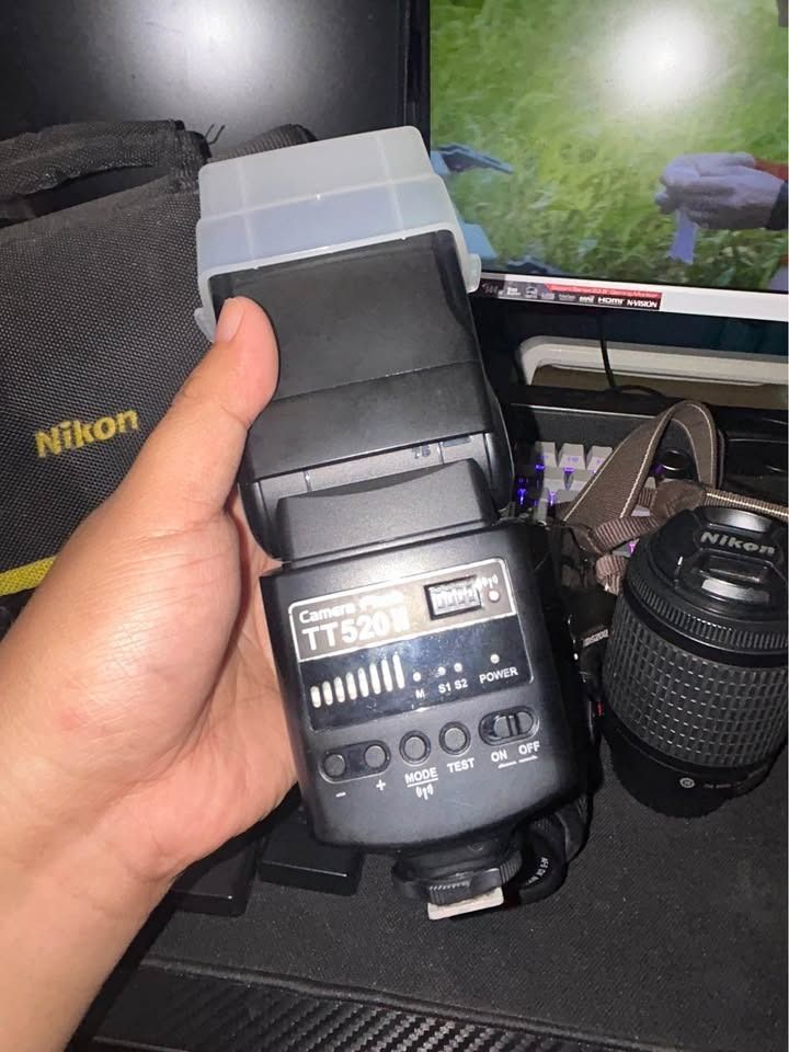 NIKON D5200 (Category: Cameras) located in Caloocan City. Submitted by bertquebs07 (Listing ID 1460549373, Image 3). Description: NIKON D5200 Inclusions: Body Kitlens Nikon lens 55-200mm 2 batteries battery charger Camera bag 1 connector Godox TT520 II external flash Issue: Crack sa screen protector only Kitlens manual focus only Overall working as good. 14K take all but still negotiable for sure buyers. pwede rin not included yung external flash