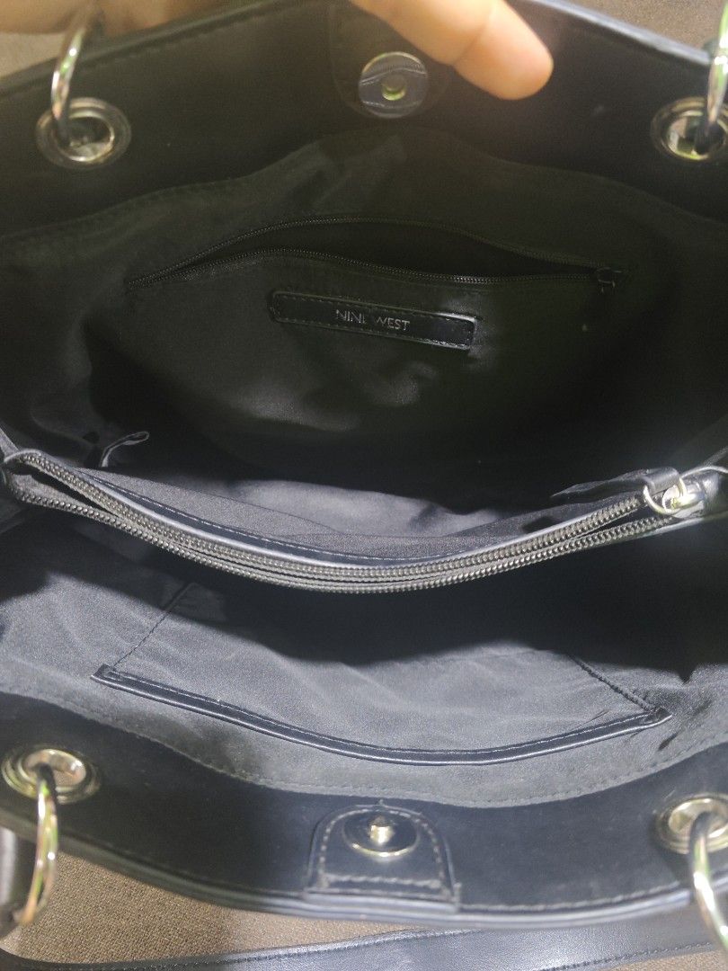 Nine West med size tote bag (Category: Tote Bags) located in Pili. Submitted by zaneombao03491 (Listing ID 1460641047, Image 3). Description: .