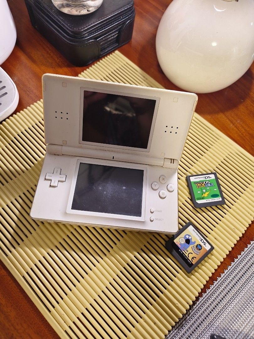Nintendo DS Lite (Category: Nintendo) located in Baguio. Submitted by alk08 (Listing ID 1460586006, Image 1). Description: not tested as is.