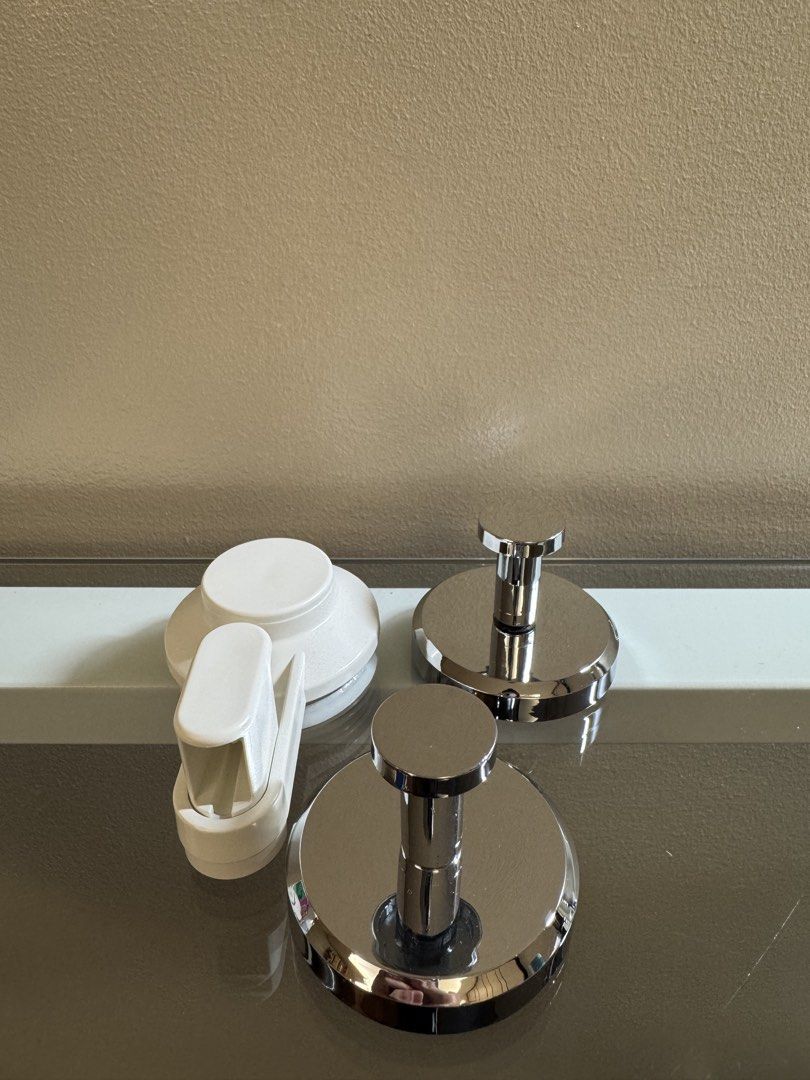 No drill suction cup hooks 3 pcs (Category: Home Improvement Tools & Accessories) located in Quezon City. Submitted by lrski (Listing ID 1460647958, Image 1). Description: .