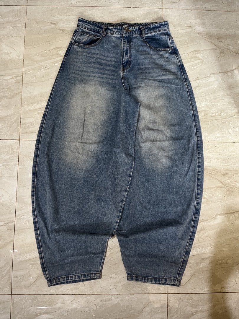 NOT4NERD Baggy Denim Jeans (Category: Jeans) located in Manila. Submitted by cjzgarments_ (Listing ID 1460589419, Image 1). Description: - Brand: NOT4NERD - Style: Baggy, Ballon pants - Wash: Light Wash - Closure: Button and Zip - Pockets: Two back pockets - Size: M (UK 32 / US 32) - Ideal for casual streetwear outfits.