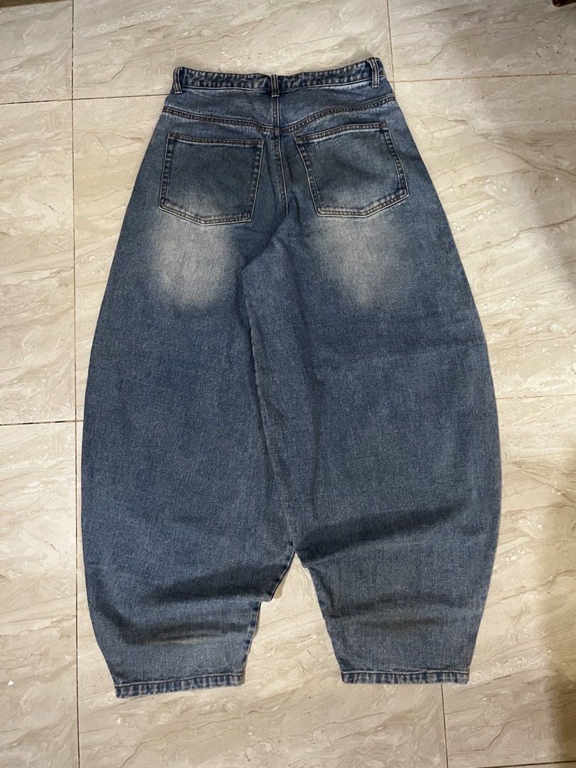 NOT4NERD Baggy Denim Jeans (Category: Jeans) located in Manila. Submitted by cjzgarments_ (Listing ID 1460589419, Image 3). Description: - Brand: NOT4NERD - Style: Baggy, Ballon pants - Wash: Light Wash - Closure: Button and Zip - Pockets: Two back pockets - Size: M (UK 32 / US 32) - Ideal for casual streetwear outfits.