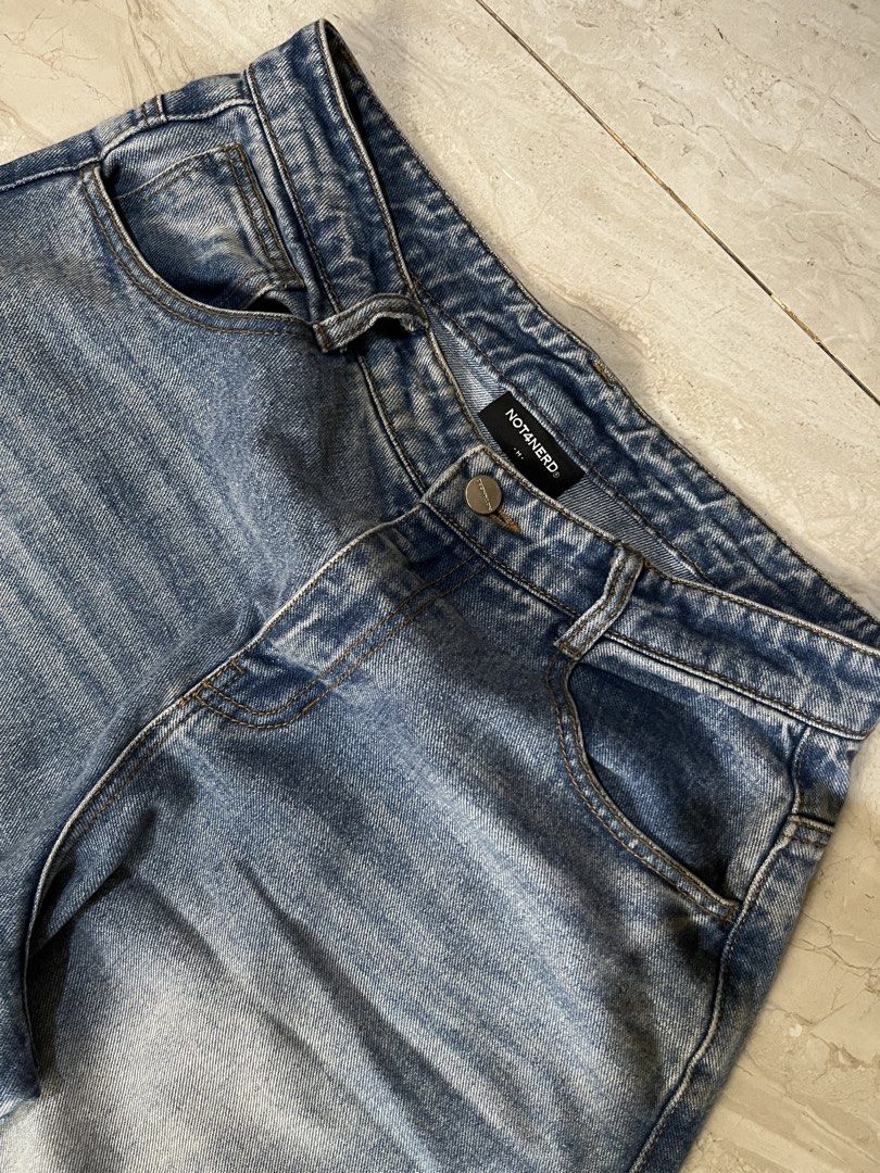 NOT4NERD Baggy Denim Jeans (Category: Jeans) located in Manila. Submitted by cjzgarments_ (Listing ID 1460589419, Image 2). Description: - Brand: NOT4NERD - Style: Baggy, Ballon pants - Wash: Light Wash - Closure: Button and Zip - Pockets: Two back pockets - Size: M (UK 32 / US 32) - Ideal for casual streetwear outfits.