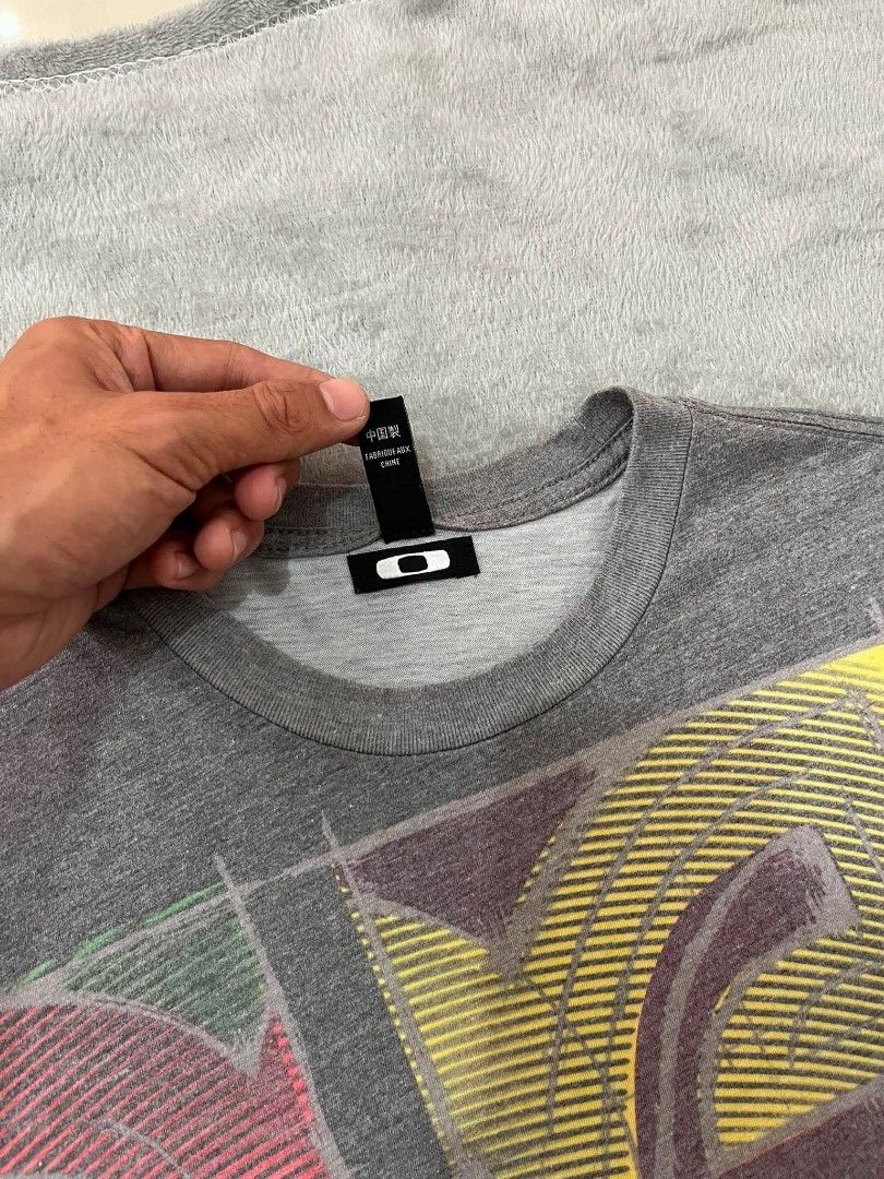 Oakley (Category: Activewear) located in Manila. Submitted by zenwind_3cdc42 (Listing ID 1460601848, Image 2). Description: Oakley Graphic "Spellout" Box Tee For Sale For Sale •Auhentic Asnew •Excellent Condition •Complete Care Tags •Medium on Tag Fit to Large •₱599 php Only Below SRP •Add Shipping Via J&T // Door to door •Gcash // Cash // Payment Accepted STRICLY NO RETURN NO REFUND TY.