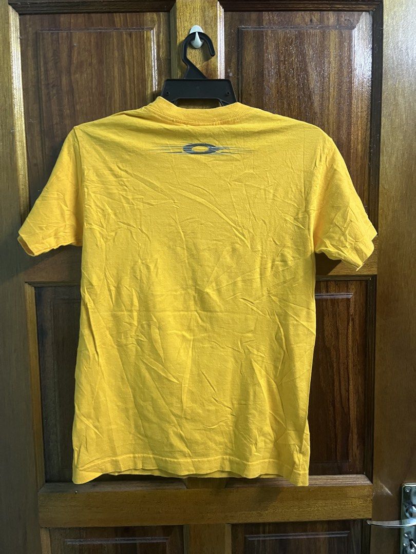 Oakley (Category: Tshirts & Polo Shirts) located in Balok. Submitted by switch2store (Listing ID 1460656921, Image 2). Description: Pit : 17” Labuh : 25” Lengan : 6.5” Condition: 9/10.