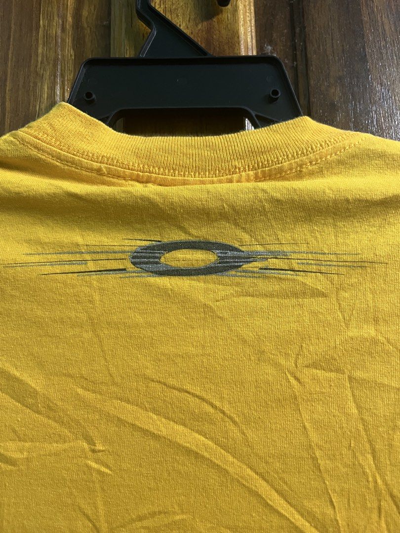 Oakley (Category: Tshirts & Polo Shirts) located in Balok. Submitted by switch2store (Listing ID 1460656921, Image 3). Description: Pit : 17” Labuh : 25” Lengan : 6.5” Condition: 9/10.