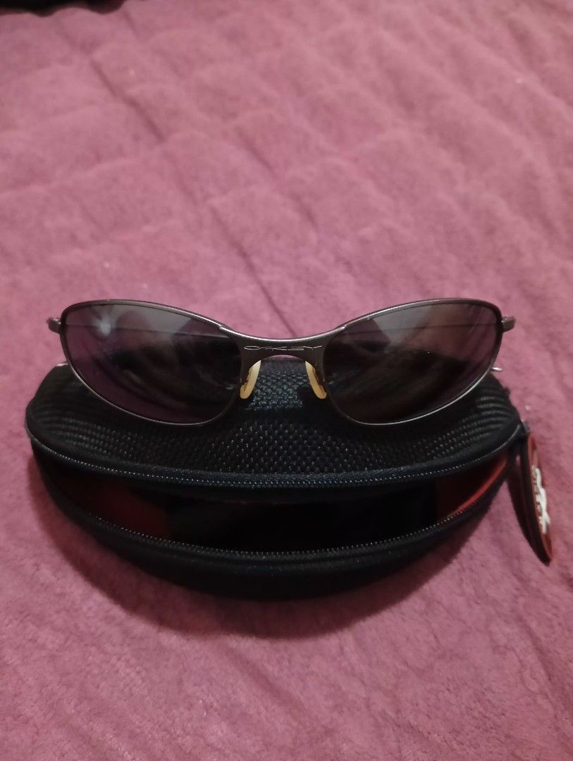 Oakley E wire OG (Category: Sunglasses & Eyewear) located in Libona. Submitted by ooaakklleeyy (Listing ID 1460557650, Image 1). Description: -E wire OG. -Wearable condition. -Issue: Stretched, still wearable. -Original polarized lens, flaking lens or peeling. -No original case, pair only, but will provide an alternative case and pouch..