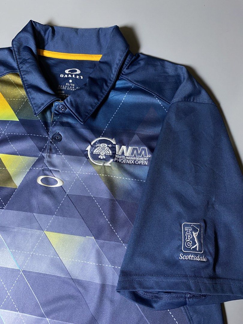 Oakley Golf Polo Shirt (Category: Tshirts & Polo Shirts ) located in Makati City. Submitted by earnx_ (Listing ID 1460704228, Image 2). Description: Oakley Golf Polo Shirt - Size XL on tag - Authentic/Legit - Dimension is 23x28.5 - Issue one small yellow stain only.