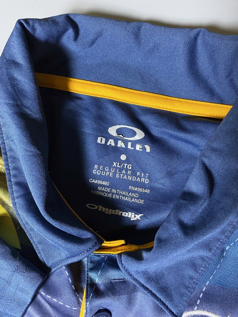 Oakley Golf Polo Shirt (Category: Tshirts & Polo Shirts ) located in Makati City. Submitted by earnx_ (Listing ID 1460704228, Image 3). Description: Oakley Golf Polo Shirt - Size XL on tag - Authentic/Legit - Dimension is 23x28.5 - Issue one small yellow stain only.