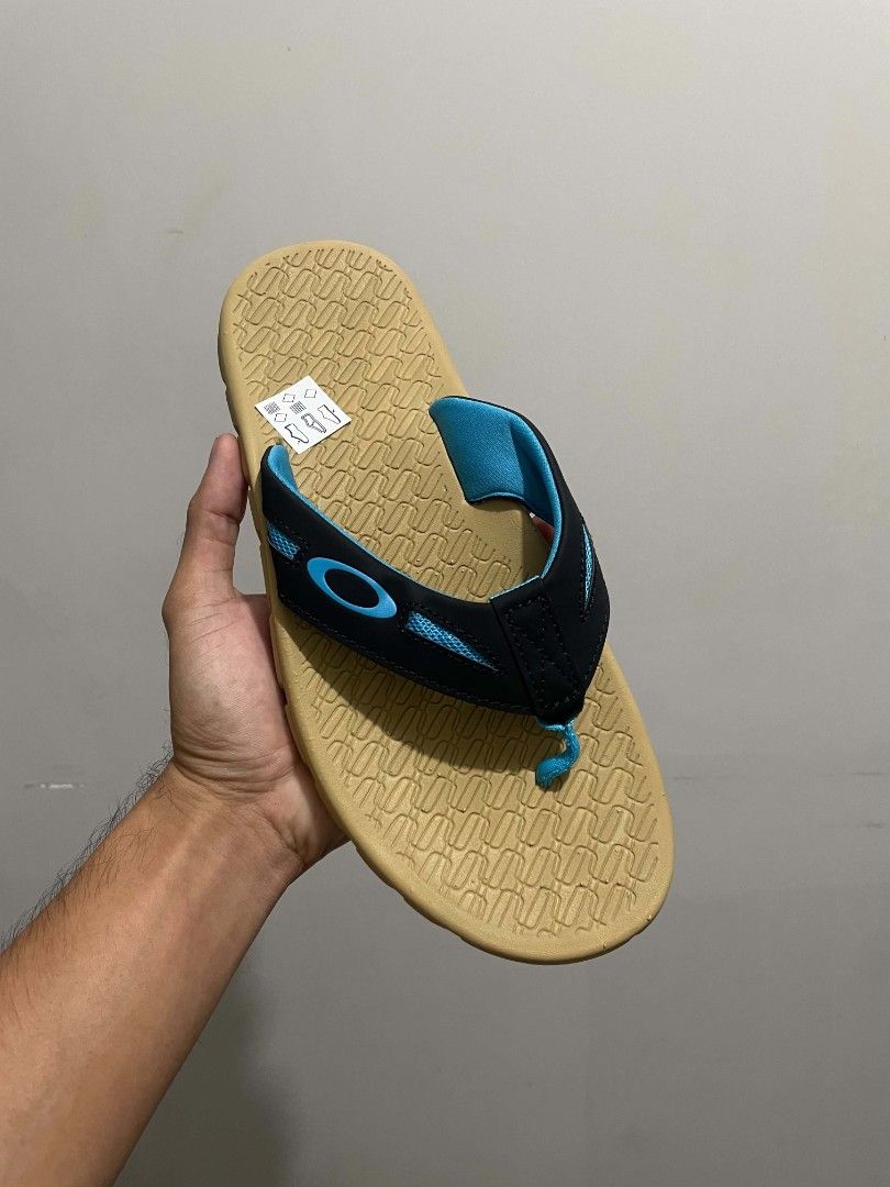 Oakley Operative Sandal 2.0 (Category: Slippers & Slides) located in Bacolod City. Submitted by abkicks_apparel (Listing ID 1460674427, Image 2). Description: Oakley Operative Sandal 2.0 Both Size 9 Us Mens 27 Cm Original Guaranteed Brand New Deadstock With Tags & Paper Bag Way Below SRP 2k Each Only Pm if Interested ✉️.