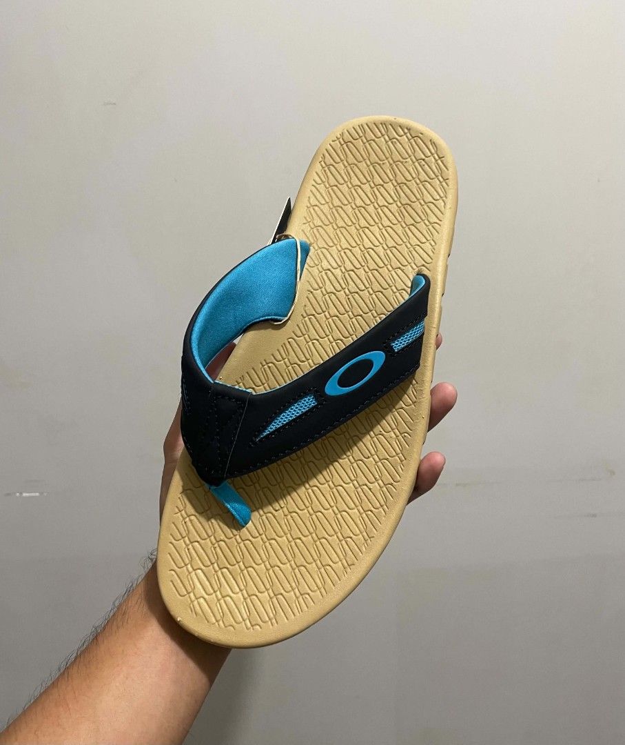 Oakley Operative Sandal 2.0 (Category: Slippers & Slides) located in Bacolod City. Submitted by abkicks_apparel (Listing ID 1460674427, Image 3). Description: Oakley Operative Sandal 2.0 Both Size 9 Us Mens 27 Cm Original Guaranteed Brand New Deadstock With Tags & Paper Bag Way Below SRP 2k Each Only Pm if Interested ✉️.