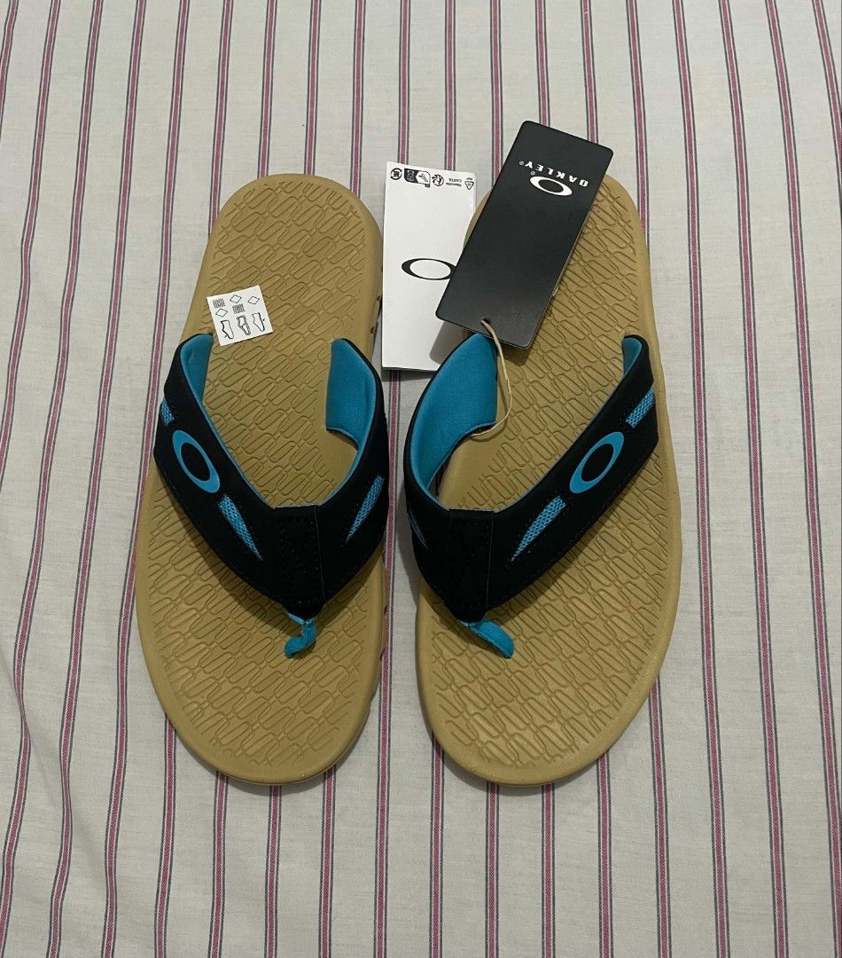 Oakley Operative Sandal 2.0 (Category: Slippers & Slides) located in Bacolod City. Submitted by abkicks_apparel (Listing ID 1460674427, Image 1). Description: Oakley Operative Sandal 2.0 Both Size 9 Us Mens 27 Cm Original Guaranteed Brand New Deadstock With Tags & Paper Bag Way Below SRP 2k Each Only Pm if Interested ✉️.