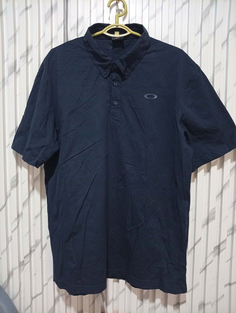 Oakley Polo Shirt Sacn Qr code ( Authentic ) (Category: Tshirts & Polo Shirts ) located in Barotac Nuevo. Submitted by john.pritz (Listing ID 1460567524, Image 1). Description: Oakley Polo Shirt Scan Qr code ( Authentic ) like new condi no issue XL on tag Width 22 Length 29.