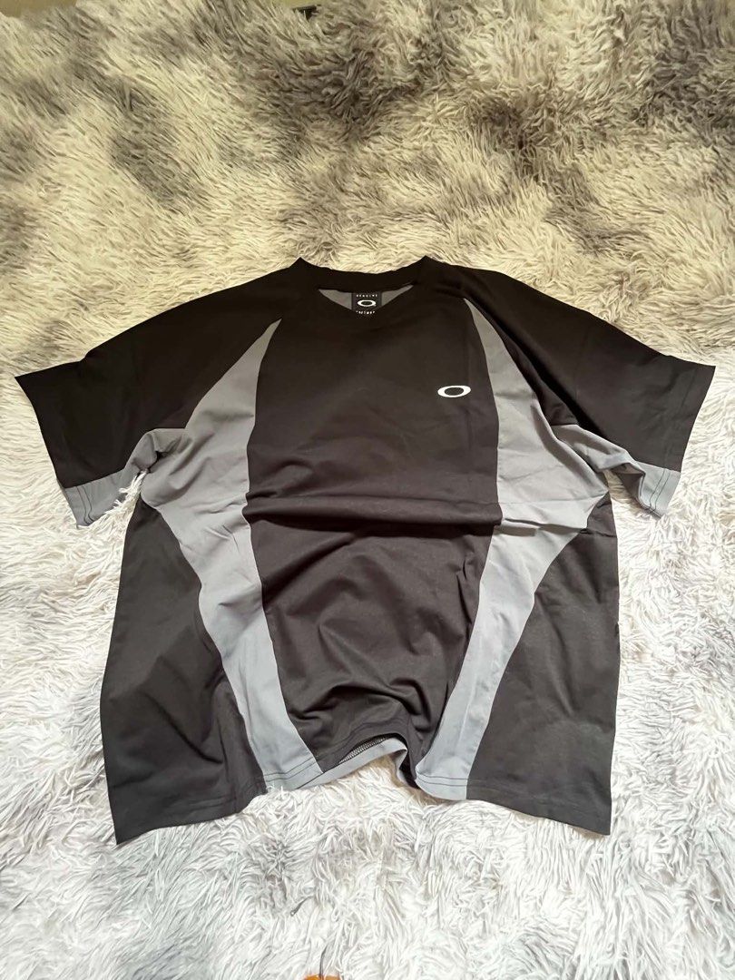 Oakley Shirt (Category: Tshirts & Polo Shirts ) located in Manila. Submitted by strs.rs (Listing ID 1460531795, Image 1). Description: OAKLEY SHIRT SIZE: Large Dimes: 23w x 27l MOD: J&t or lalamove MOP: Gcash, Maribank, BPI Location: Sta. Cruz Laguna.
