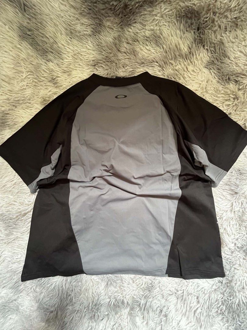 Oakley Shirt (Category: Tshirts & Polo Shirts ) located in Manila. Submitted by strs.rs (Listing ID 1460531795, Image 2). Description: OAKLEY SHIRT SIZE: Large Dimes: 23w x 27l MOD: J&t or lalamove MOP: Gcash, Maribank, BPI Location: Sta. Cruz Laguna.
