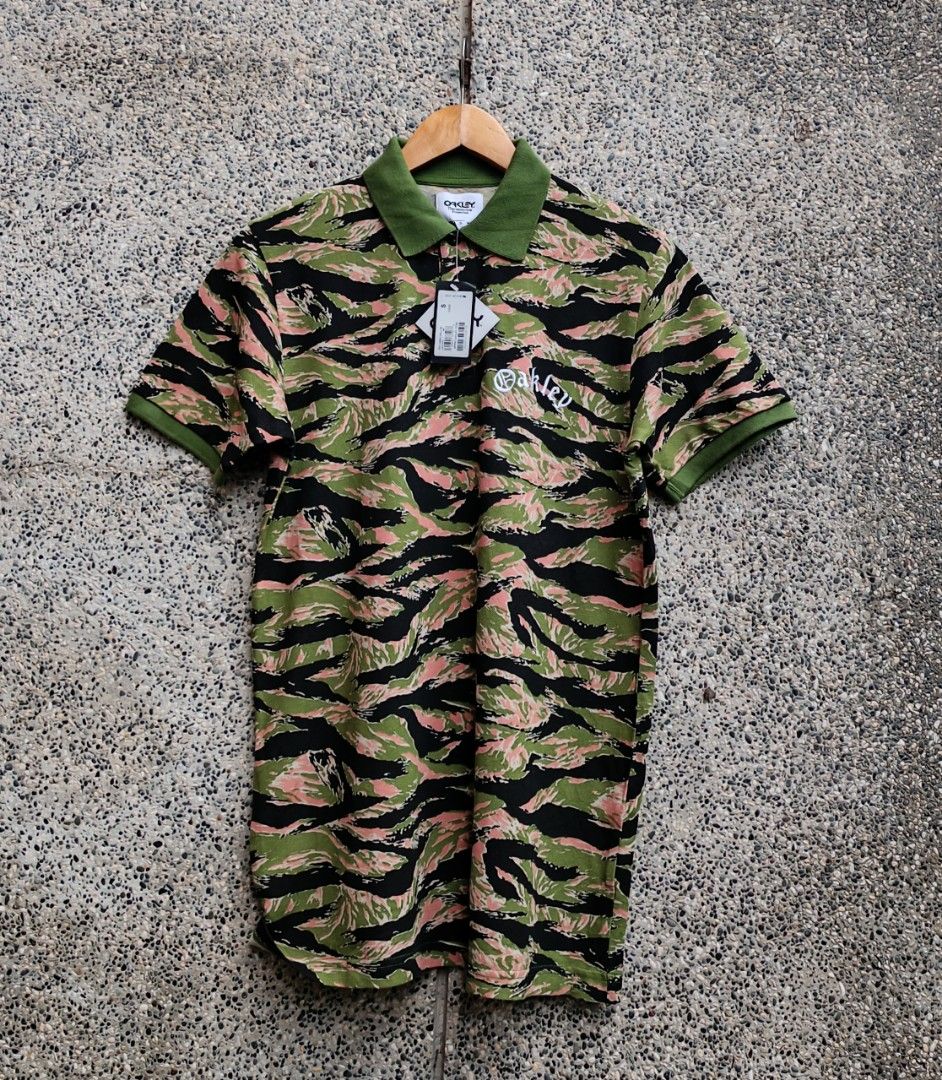 OAKLEY TNP CAMOU POLO SS (Category: Activewear) located in Davao. Submitted by st333tcartel (Listing ID 1460545160, Image 1). Description: Small Length 29.5 Width 19.5.
