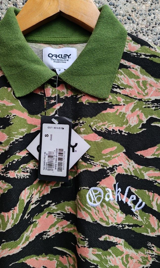 OAKLEY TNP CAMOU POLO SS (Category: Activewear) located in Davao. Submitted by st333tcartel (Listing ID 1460545160, Image 2). Description: Small Length 29.5 Width 19.5.