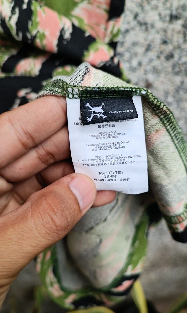 OAKLEY TNP CAMOU POLO SS (Category: Activewear) located in Davao. Submitted by st333tcartel (Listing ID 1460545160, Image 3). Description: Small Length 29.5 Width 19.5.
