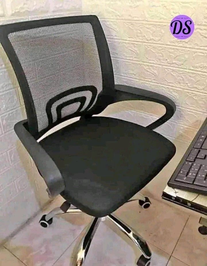 Office Mesc Chair (Category: Chairs) located in Manila. Submitted by micoooy (Listing ID 1460514907, Image 3). Description: .