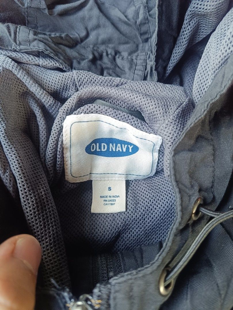 OLD NAVY NYLON HOODIE (Category: Hoodies) located in Bulacan. Submitted by moybilog (Listing ID 1460553038, Image 3). Description: .