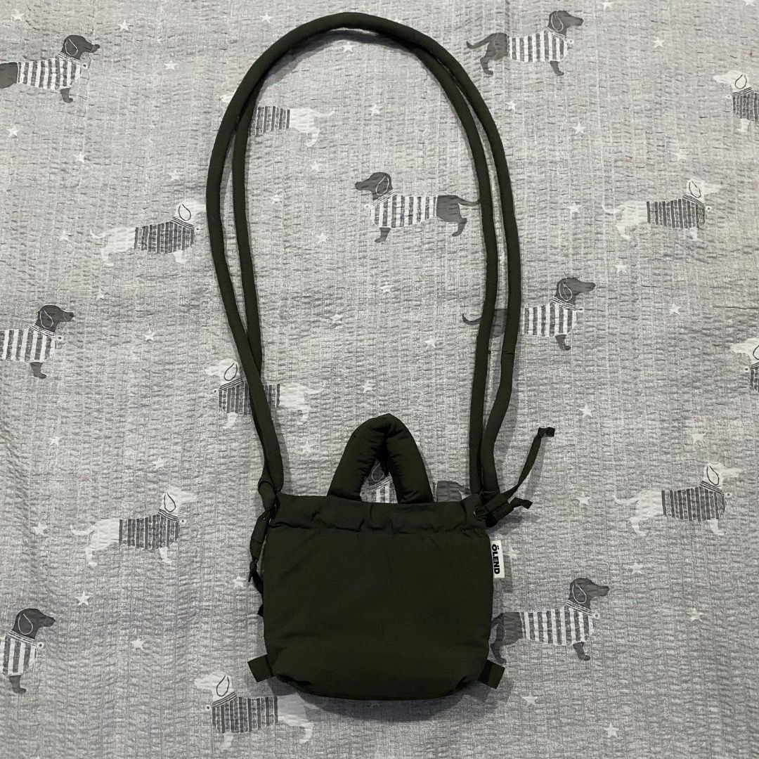 Olend Micro Ona Soft Bag (Category: Cross-body Bags) located in Antipolo. Submitted by bentakahitanoano (Listing ID 1460684877, Image 2). Description: The Micro Ona Soft Bag from Ölend is an ultra-lightweight, compact puffer bag designed for daily essentials like your phone, keys, wallet, and earbuds. Designed as the smallest, cutest member of the popular Ona product family, it features a distinctively plump, quilted silhouette crafted from water