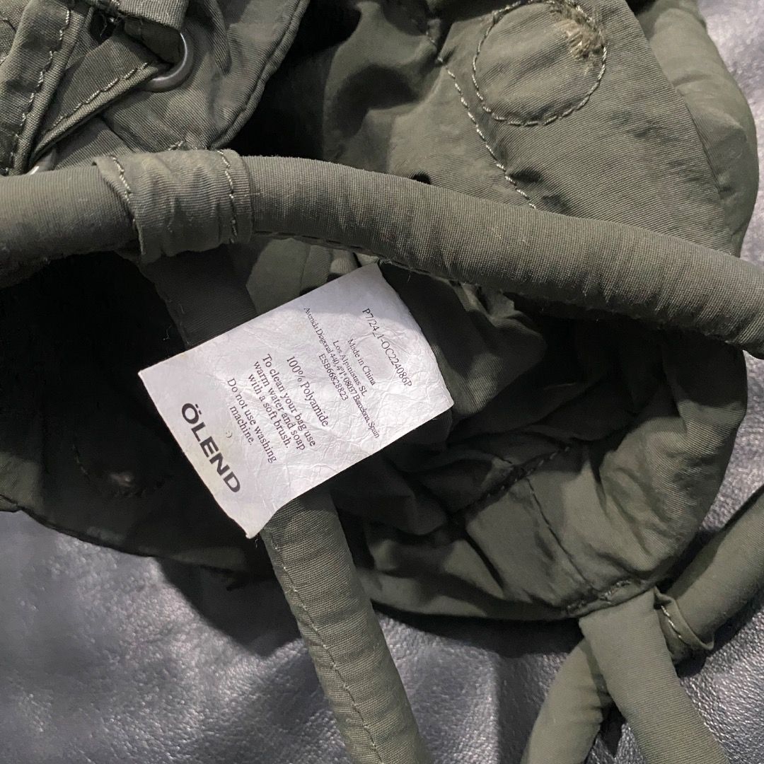 Olend Micro Ona Soft Bag (Category: Cross-body Bags) located in Antipolo. Submitted by bentakahitanoano (Listing ID 1460684877, Image 3). Description: The Micro Ona Soft Bag from Ölend is an ultra-lightweight, compact puffer bag designed for daily essentials like your phone, keys, wallet, and earbuds. Designed as the smallest, cutest member of the popular Ona product family, it features a distinctively plump, quilted silhouette crafted from water