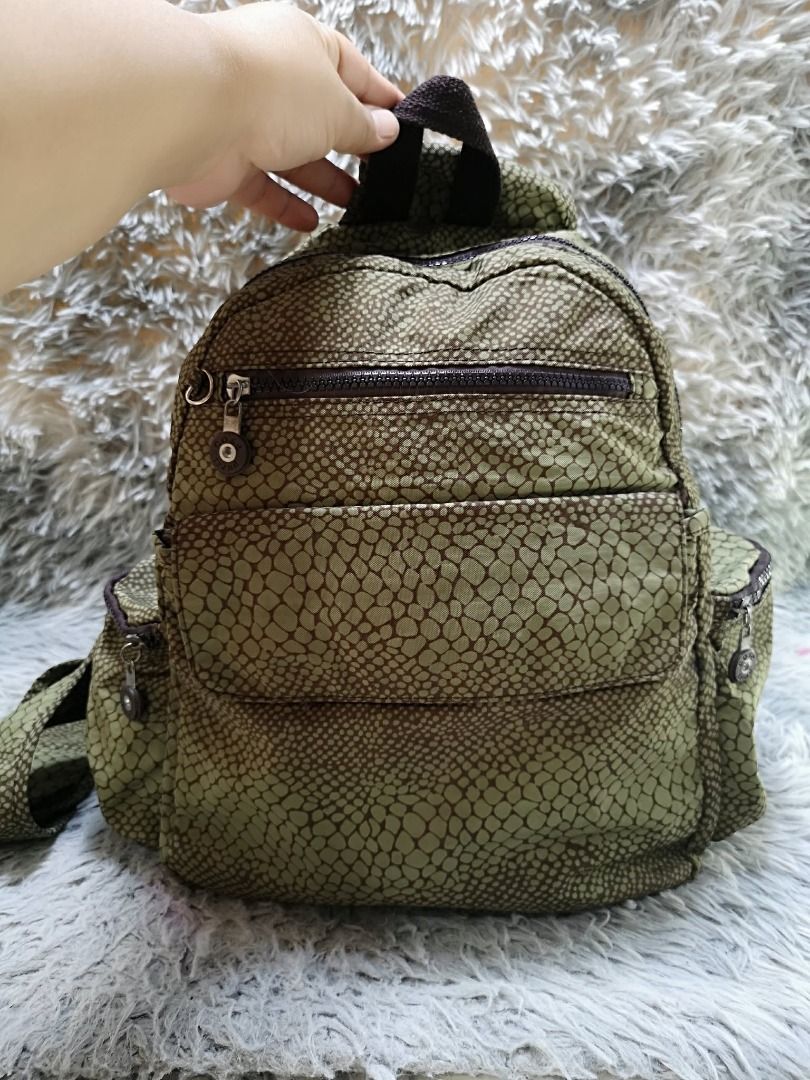 Olive Mitrix fabric Backpack Bag (Category: Backpacks) located in Santa Cruz. Submitted by jmy_surplus.2 (Listing ID 1460526685, Image 1). Description: Size ; L - 15 W - 15 Color ; Olive Type ; Backpack bag Brand ; No brand Material ; Nylon Style ; Olive backpack bag LR 173 JMY 5 Batch #218.