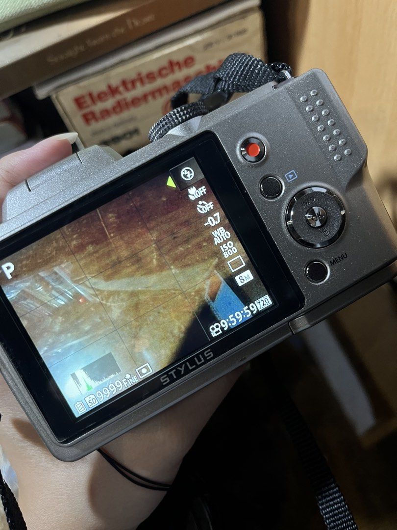 Olympus Stylus SP-820UZ Digital Camera (Category: Cameras) located in Valenzuela. Submitted by 1uvcherrymotion (Listing ID 1460686348, Image 2). Description: — 14 mp w/ 40x zoom — no major issues (body slightly dusty due to storage) — comes w/ box, manual & cords — aa batteries & sd card not included payment: maya & bank transfer delivery: jnt & lalamove (weekdays).