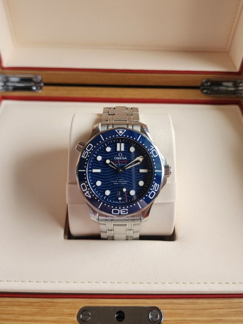 Omega Seamaster Co-Axial 300M Blue (Category: Men's Watches) located in Quezon City. Submitted by imchanggy (Listing ID 1460695482, Image 2). Description: Omega Seamaster Co-Axial 300M Blue ➡️258,800 9/10 condition Full set Comes with double wooden box, manual,cards and extra links *foreign AD - 2021 *Reference: 210.30.42.20.03.001 *Co-Axial escapement *Certified Master Chronometer *METAS approved Specs: Between lugs: 20 mm Lug to lug: 49.9 mm Th