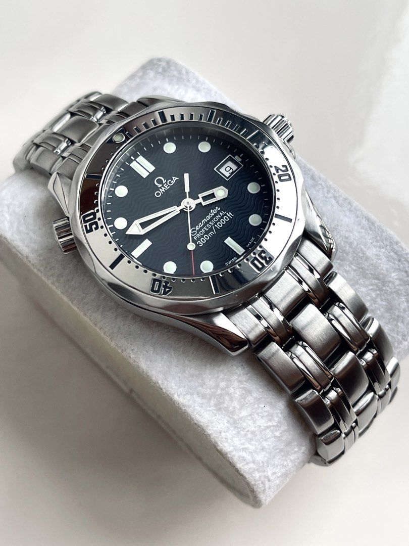 Omega Seamaster Professional 36mm (Category: Luxury Watches) located in Manila. Submitted by dricrobante (Listing ID 1460700333, Image 3). Description: Omega Seamaster Professional 36mm ₱88,000 only (Lowest in Market) Ref. 2562.80 in 36mm case size 1998-1999 • Good condition Watch and provided box Open for authentication 🟢 Message me if interested.